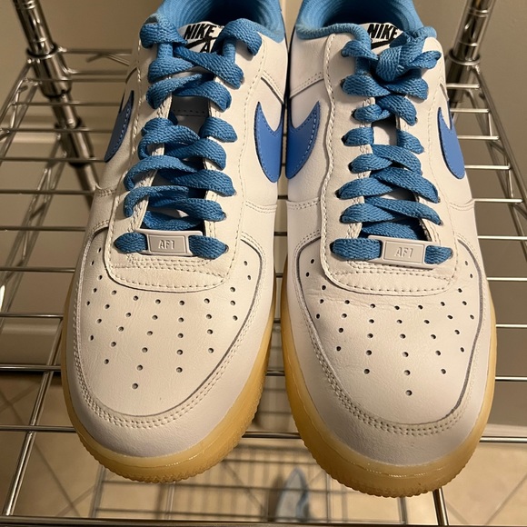 Nike Air Force one. Like new . - Picture 5 of 11